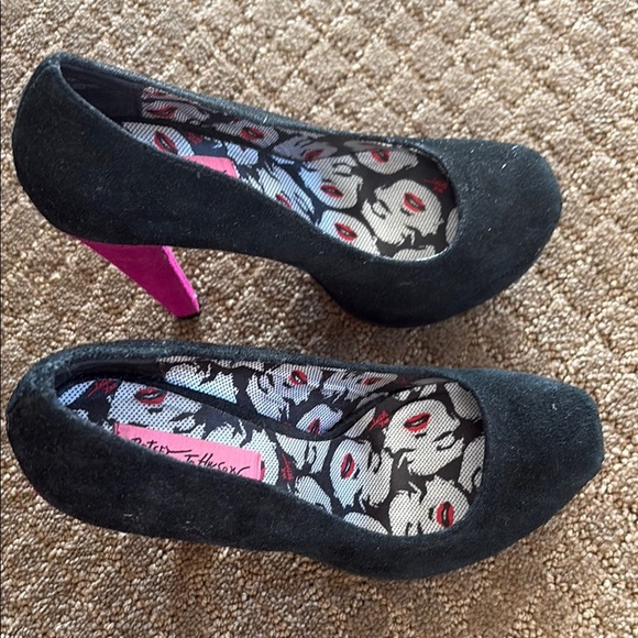 BETSEY JOHNSON | Black and Pink Marilyn Monroe Heels size 6.5 - Picture 1 of 5